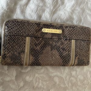 Michael Kors Clutch Wallet Animal Print